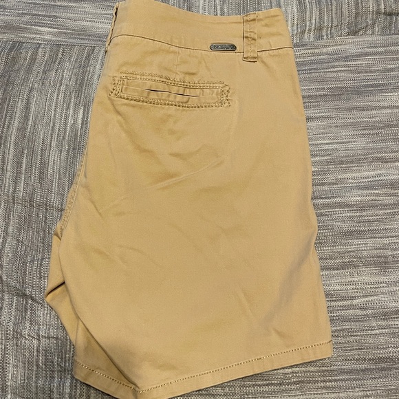 BKE tan colored Serena Stretch Short, waist 31 - Picture 2 of 3